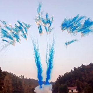 Синий веерный салют 100 залпов