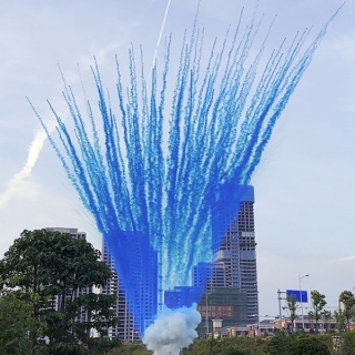 Синий веерный салют 100 залпов