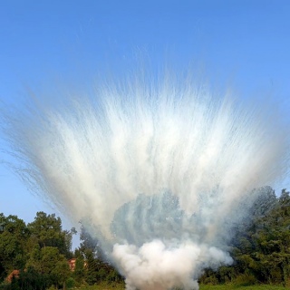 Белый дневной салют Лапша 50 залпов