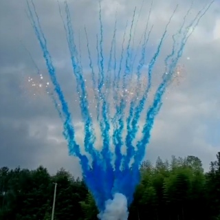 Синий веерный салют 36 залпов