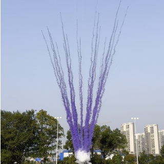 Лиловый дневной салют на 25 залпов