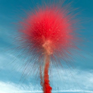 Красный салют дымовой цветок 72 залпа