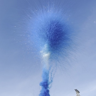 Синий салют дымовой цветок 72 залпа