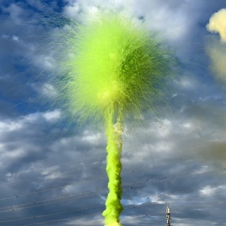 Салатовый салют дымовой цветок 72 залпа