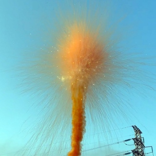 Оранжевый салют дымовой цветок 72 залпа