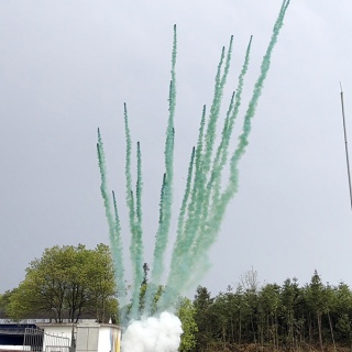Зеленый дневной салют на 25 залпов